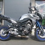 新車　ヤマハ　ＭＴ－０９トレーサー　ＡＢＳ　マットシルバー／ブルー　ライトサイド