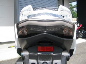 新車バイク　ヤマハ　シグナスＸ－ＳＲ　ホワイト　テールランプ