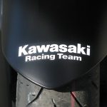 カワサキ　ＮＩＮＪＡ２５０　ＡＢＳ　ＫＲＴ　ＷＩＮＴＥＲ　ＴＥＳＴ　ＥＤＩＴＩＯＮ　ブラック　フロントフェンダーのロゴ