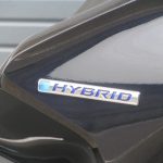 新車情報　ホンダ　ＰＣＸ　ＨＹＢＲＩＤ　ブルー　ハイブリッドのエンブレム