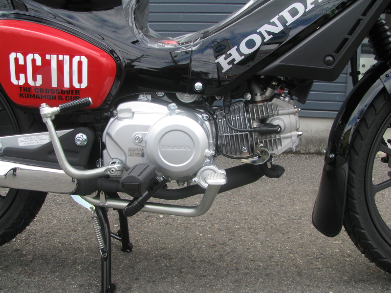 新車バイク　ホンダ　クロスカブ１１０　くまモンバージョン　ブラック　エンジン