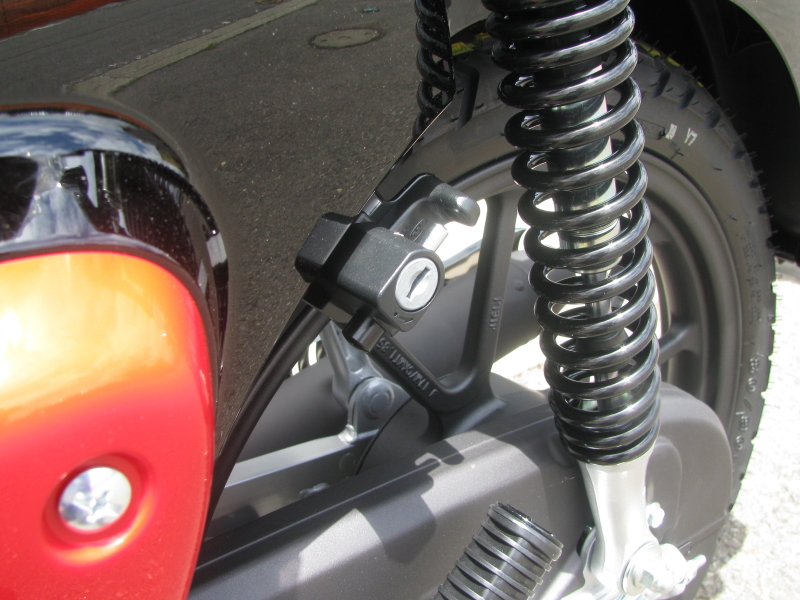 新車バイク　ホンダ　クロスカブ１１０　くまモンバージョン　ブラック　ヘルメットホルダー