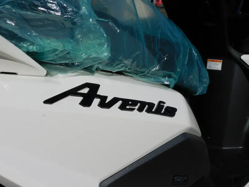 新車　スズキ　アヴェニス１２５（Ａｖｅｎｉｓ１２５）　ホワイト　アヴェニスエンブレム