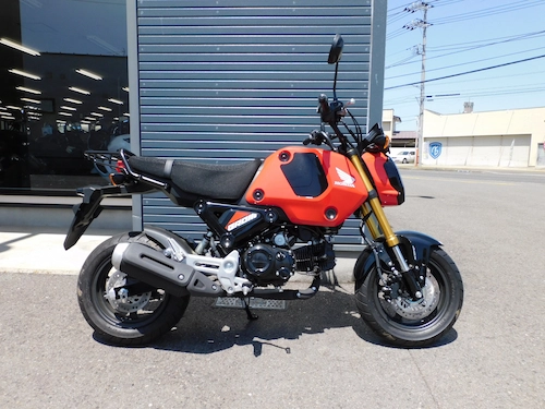 中古車　ホンダ　グロム（ＧＲＯＭ）　レッド　みぎ側２　２０２４年５月