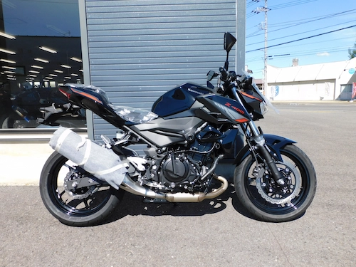 新車　カワサキ　Ｚ４００　ブラック　２０２４年モデル　みぎ側２　２０２４年９月