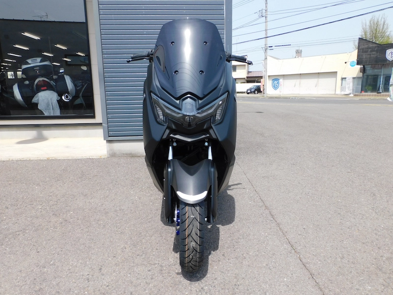 新車 ヤマハ NMAX125 ABS マットダークグレー 2025年モデル まえ側 2025年4月