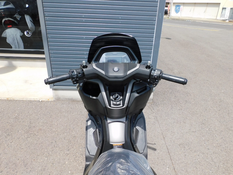 新車 ヤマハ NMAX125 ABS マットダークグレー 2025年モデル ハンドル 2025年4月