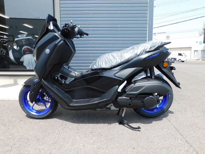 新車 ヤマハ NMAX125 ABS マットダークグレー 2025年モデル ひだり側 2025年4月