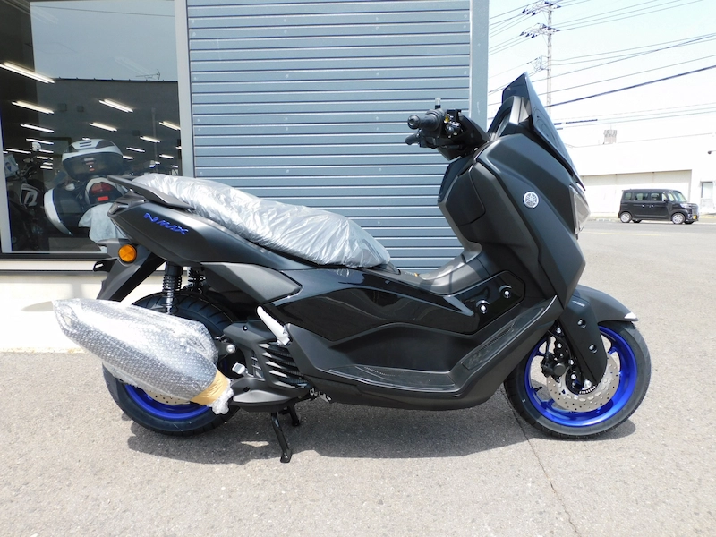 新車 ヤマハ NMAX125 ABS マットダークグレー 2025年モデル みぎ側 2025年4月
