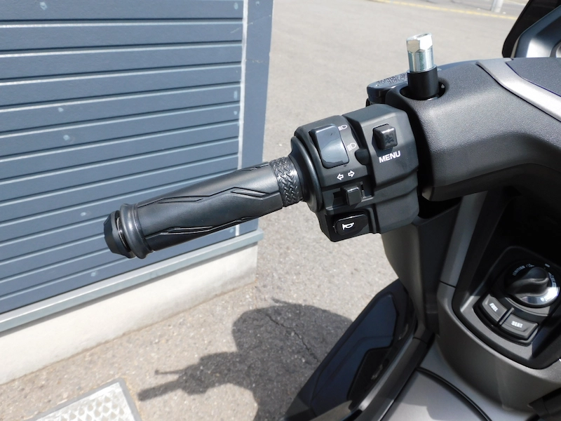 新車 ヤマハ NMAX125 ABS マットダークグレー 2025年モデル ハンドルスイッチ左 2025年4月