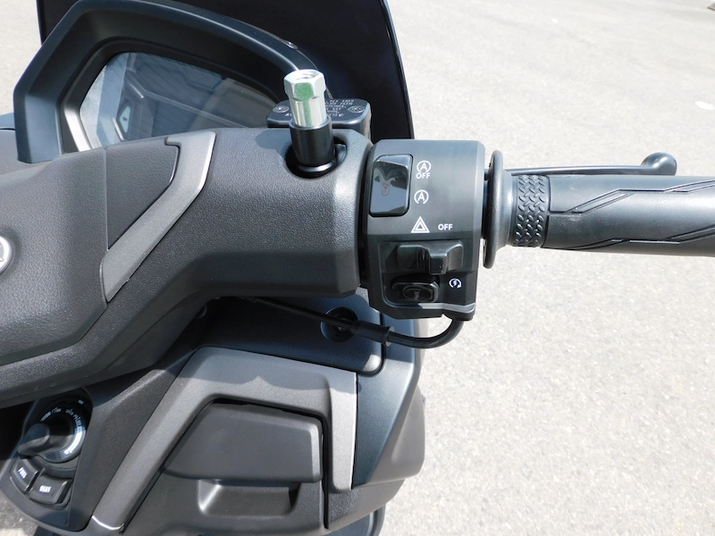 新車 ヤマハ NMAX125 ABS マットダークグレー 2025年モデル ハンドルスイッチ右 2025年4月