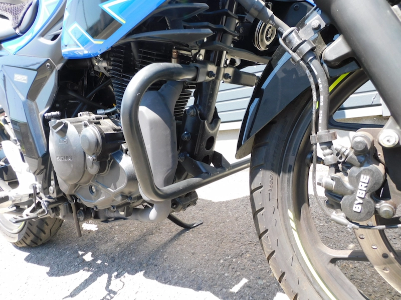 中古車 スズキ ジクサー150(GIXXER) ブルー エンジンガード 2025年5月