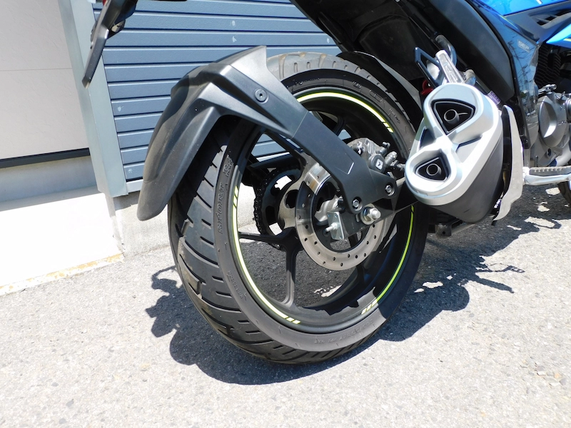 中古車 スズキ ジクサー150(GIXXER) ブルー リヤホイール右側 2025年5月