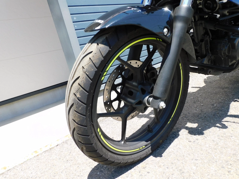 中古車 スズキ ジクサー150(GIXXER) ブルー フロントホイール左側 2025年5月