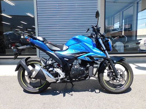中古車　スズキ　ジクサー１５０（ＧＩＸＸＥＲ）　ブルー　みぎ側２　２０２５年５月