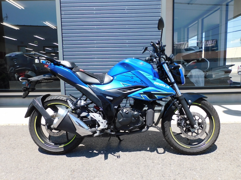 中古車 スズキ ジクサー150(GIXXER) ブルー みぎ側 2025年5月