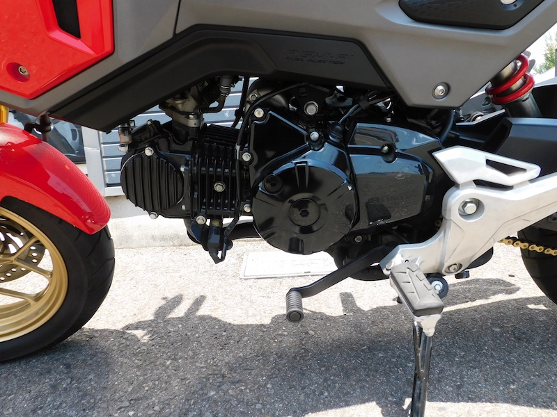 中古車 ホンダ グロム(GROM) レッド エンジン左