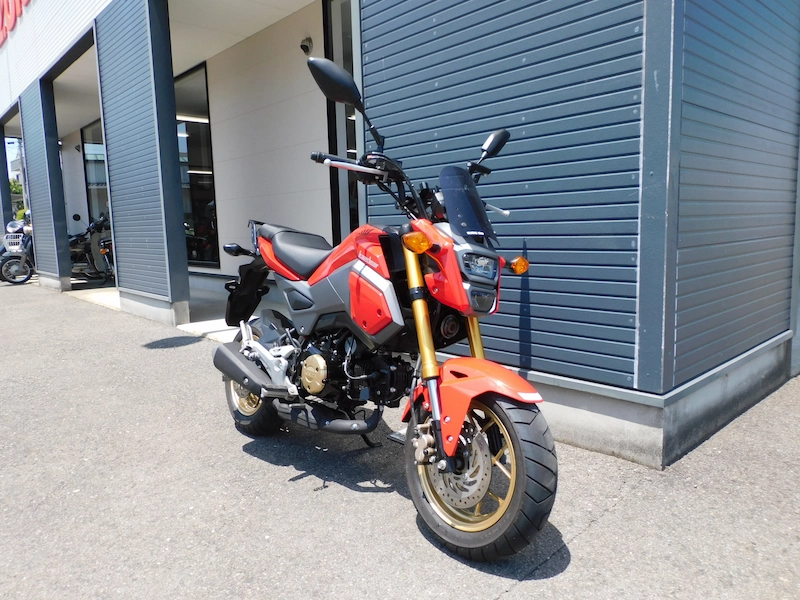 中古車 ホンダ グロム(GROM) レッド 右まえ側