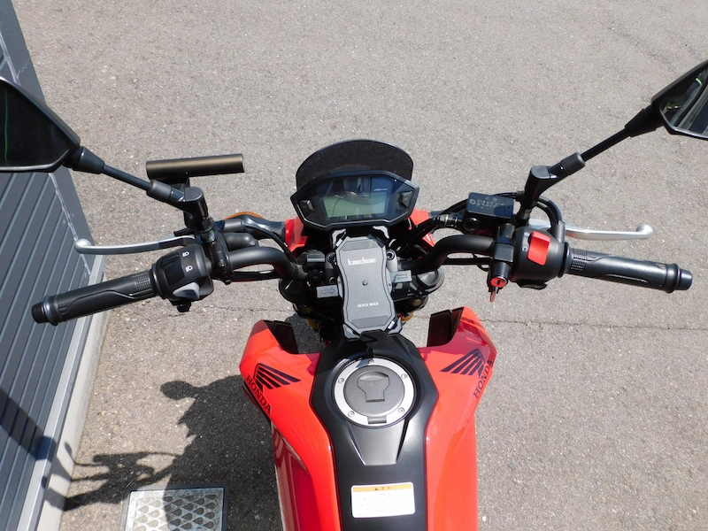 中古車 ホンダ グロム(GROM) レッド ハンドル周り