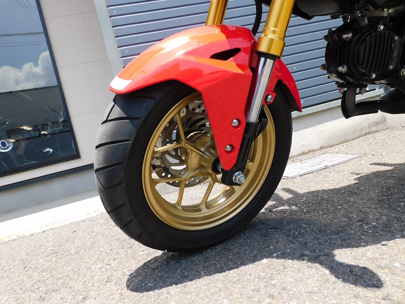 中古車 ホンダ グロム(GROM) レッド フロントホイール左