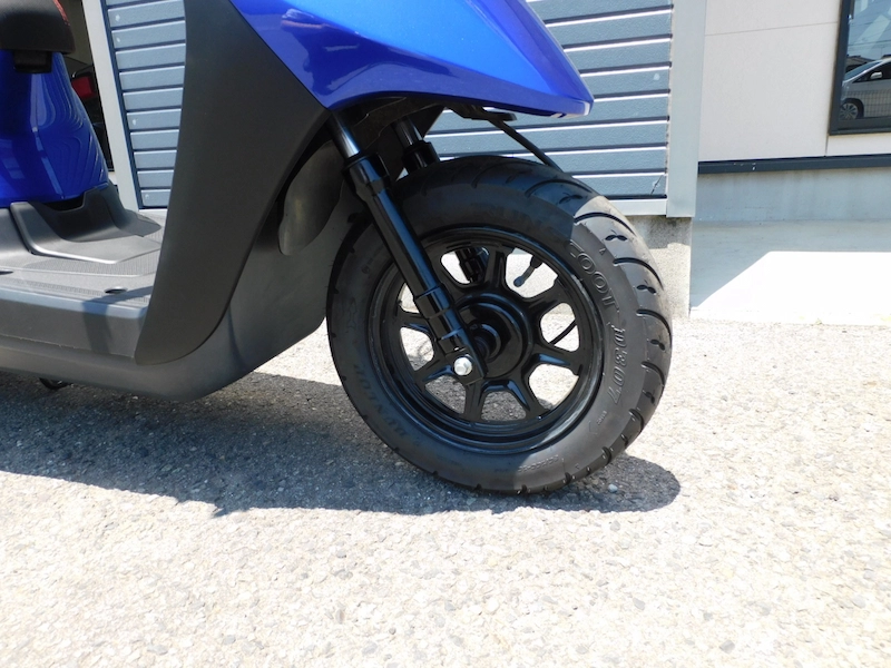 中古車 ヤマハ ジョグ デラックス (JOG DX) ブルー フロントホイール右 2025年6月