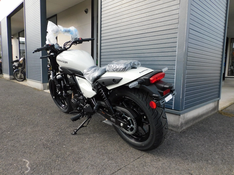 新車 カワサキ ELIMINATOR SE ホワイト 左うしろ側 2025年10月24日