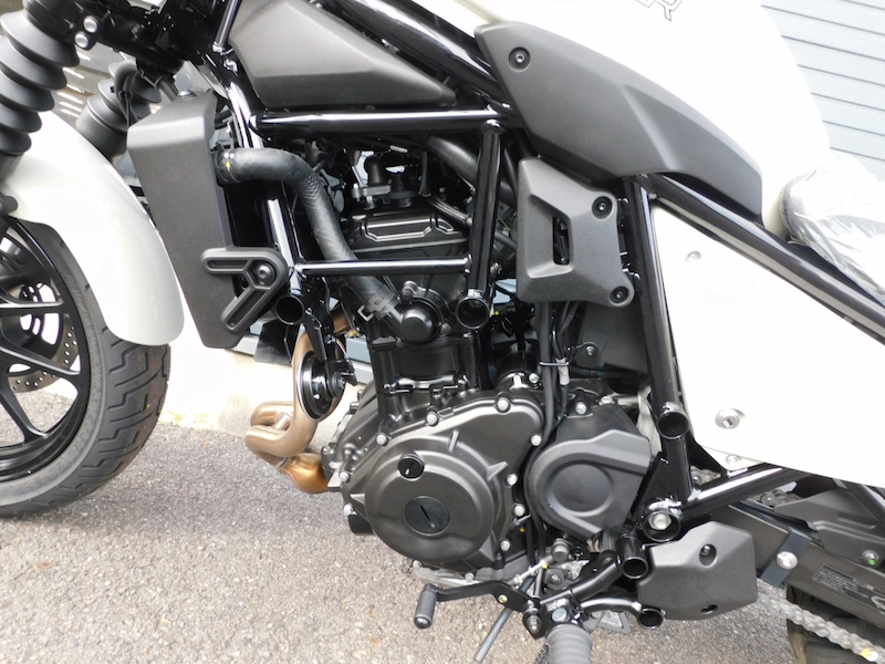 新車 カワサキ ELIMINATOR SE ホワイト エンジン左 2025年10月24日