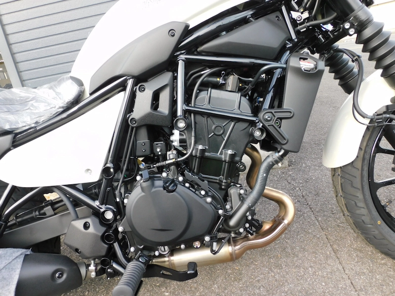 新車 カワサキ ELIMINATOR SE ホワイト エンジン右 2025年10月24日