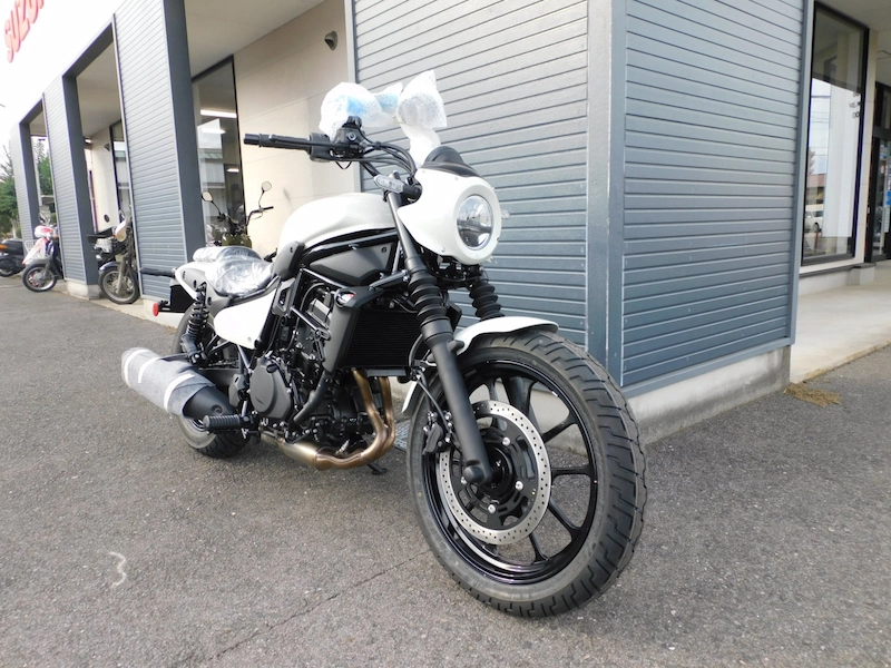 新車 カワサキ ELIMINATOR SE ホワイト 右まえ側 2025年10月24日