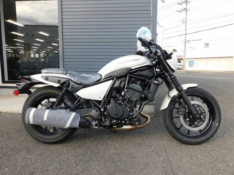新車 カワサキ ELIMINATOR SE ホワイト みぎ側 2025年10月24日
