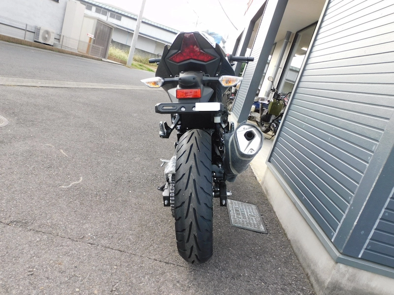 新車 カワサキ Z250 ブラック うしろ側 2025年10月24日
