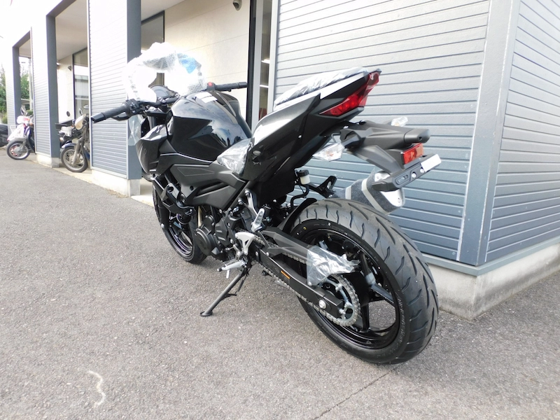 新車 カワサキ Z250 ブラック 左うしろ側 2025年10月24日