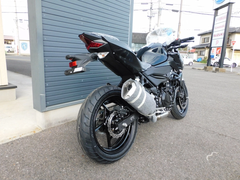 新車 カワサキ Z250 ブラック 右うしろ側 2025年10月24日