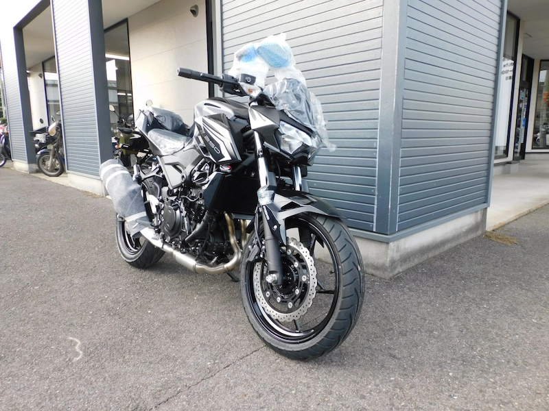 新車 カワサキ Z250 ブラック 右まえ側 2025年10月24日