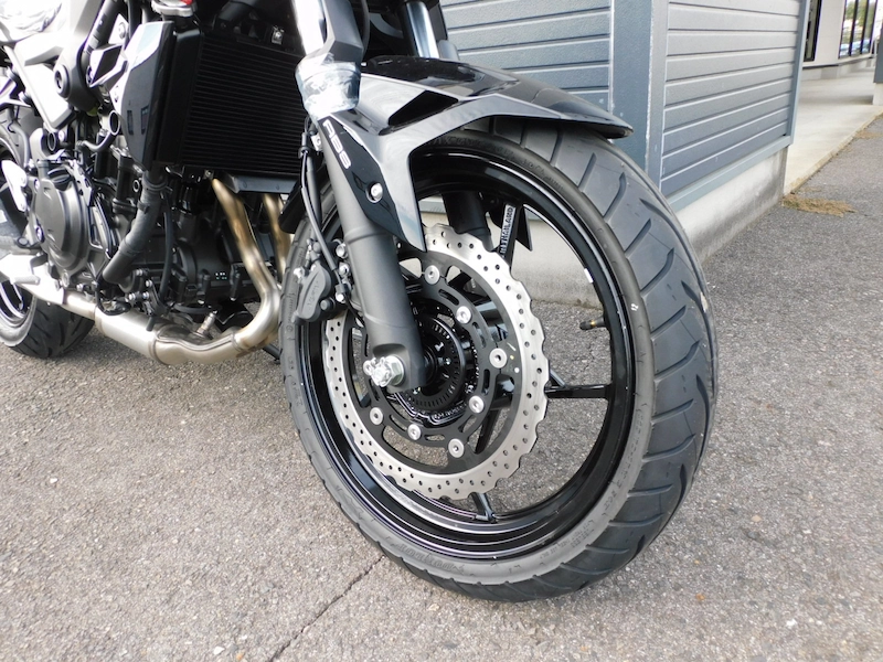 新車 カワサキ Z250 ブラック フロントホイール右 2025年10月24日