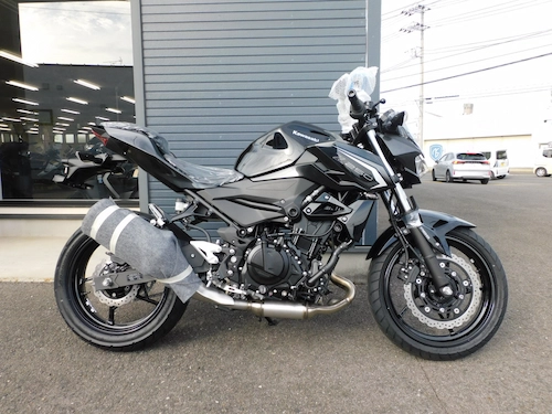 新車 カワサキ Z250 ブラック みぎ側2 2025年10月24日