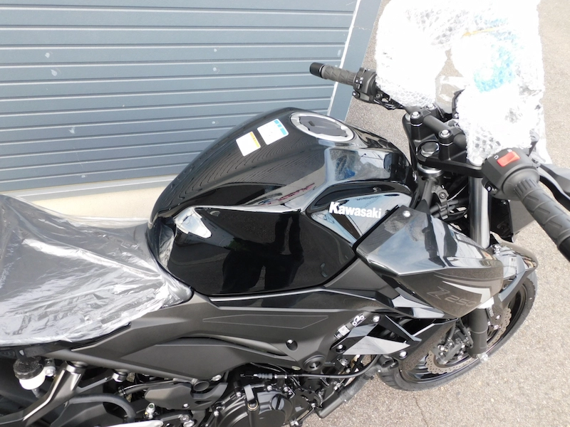新車 カワサキ Z250 ブラック ガソリンタンク 2025年10月24日