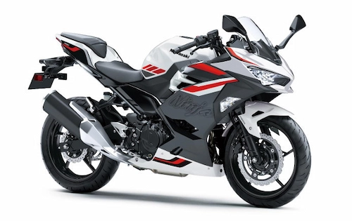 新商品　カワサキ　Ｎｉｎｊａ４００　ホワイト　２０２６年モデル