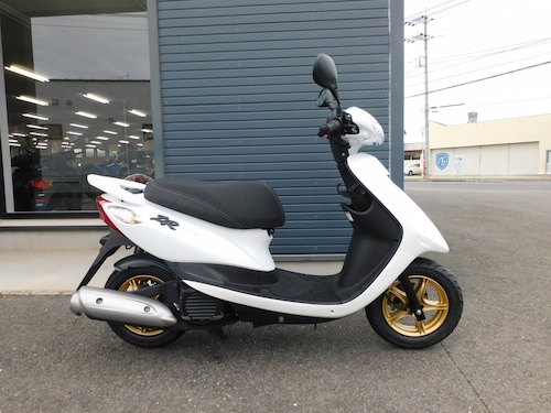 中古車　ヤマハ　ＪＯＧＺＲ　ホワイト　みぎ側２　２０２５年１０月