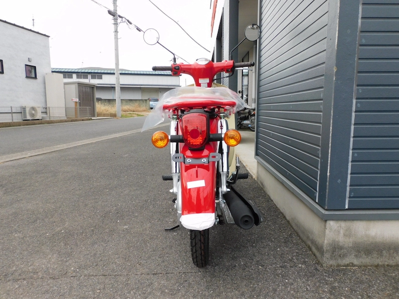 新車 ホンダ スーパーカブ50・HELLO KITTY レッド うしろ側 2025年11月27日