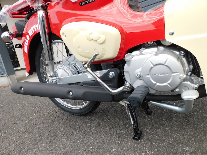 新車 ホンダ スーパーカブ50・HELLO KITTY レッド マフラー 2025年11月27日