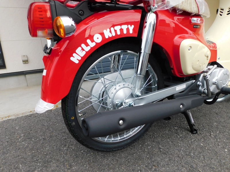 新車 ホンダ スーパーカブ50・HELLO KITTY レッド リアホイール右 2025年11月27日