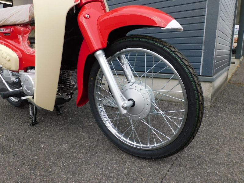 新車 ホンダ スーパーカブ50・HELLO KITTY レッド フロントホイール右 2025年11月27日