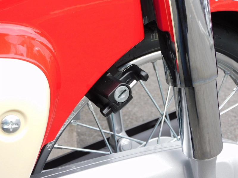 新車 ホンダ スーパーカブ50・HELLO KITTY レッド ヘルメットホルダー 2025年11月27日