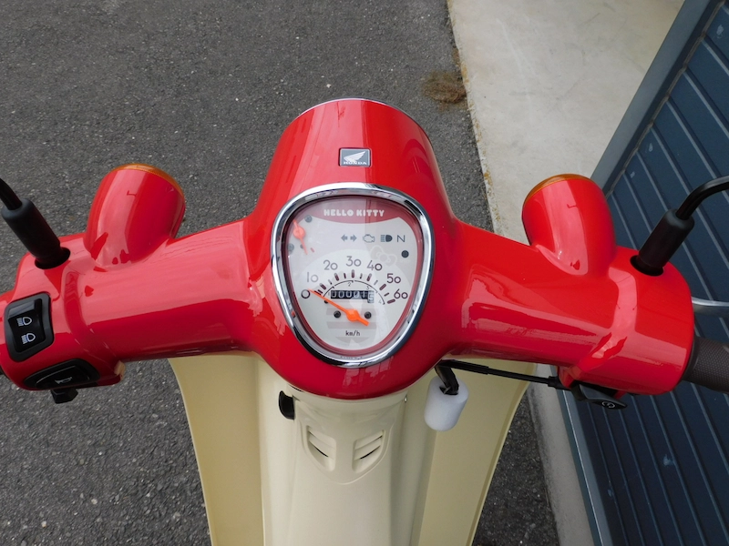 新車 ホンダ スーパーカブ50・HELLO KITTY レッド メーターパネル 2025年11月27日