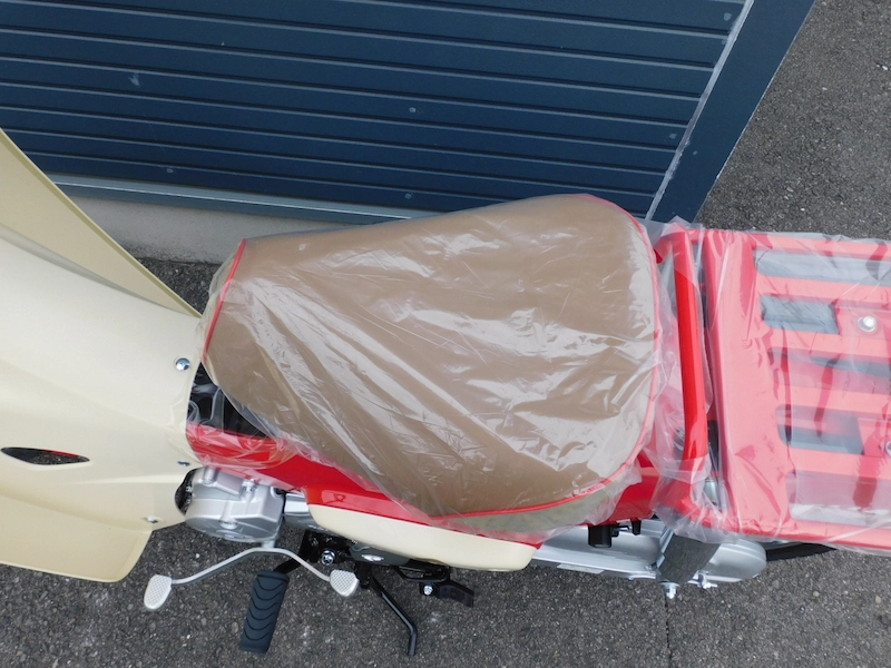 新車 ホンダ スーパーカブ50・HELLO KITTY レッド シート 2025年11月27日