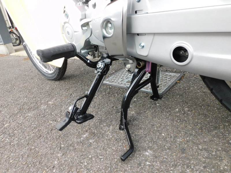 新車 ホンダ スーパーカブ50・HELLO KITTY レッド スタンド 2025年11月27日