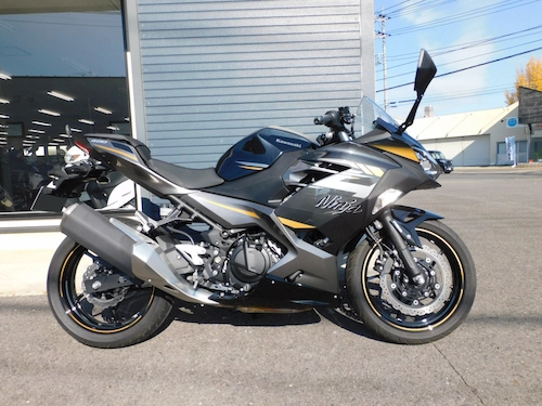 中古車　カワサキ　Ｎｉｎｊａ４００　ブラック　みぎ側２　２０２５年１１月２０日