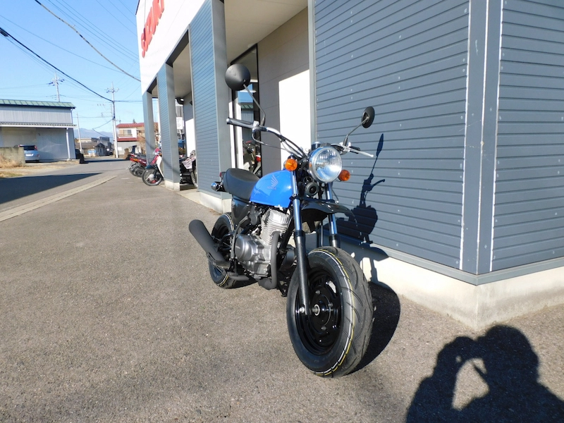 中古車 ホンダ エイプ(Ape50) ブルー 左まえ側 2025年12月28日