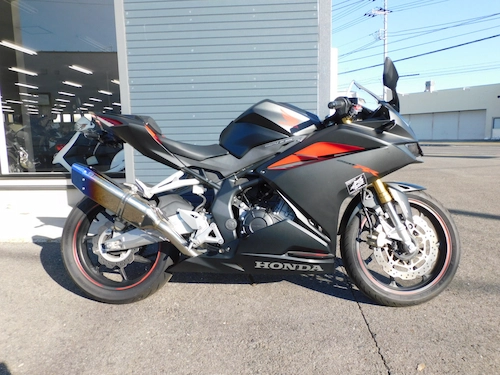 中古車　ホンダ　ＣＢＲ２５０ＲＲ　ＡＢＳ　マットブラック　みぎ側２　２０２５年１２月２０日